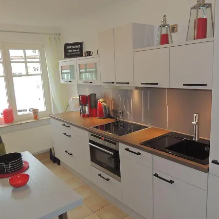 Апартаменты Villa-Moenchgut-Ferienwohnung-Krueck-Floeter Остзебад Бинц